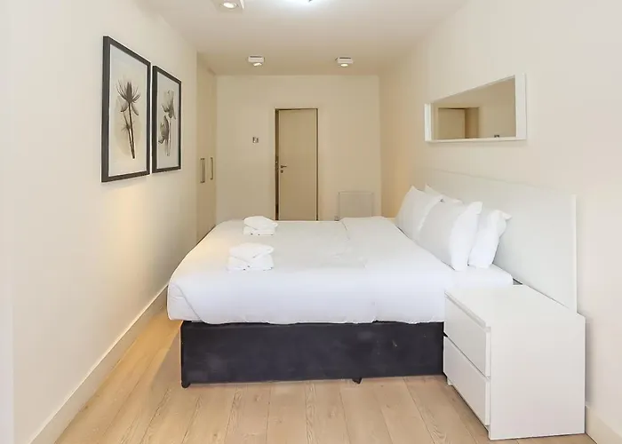 Hatch Street St Stephen's * Dublin